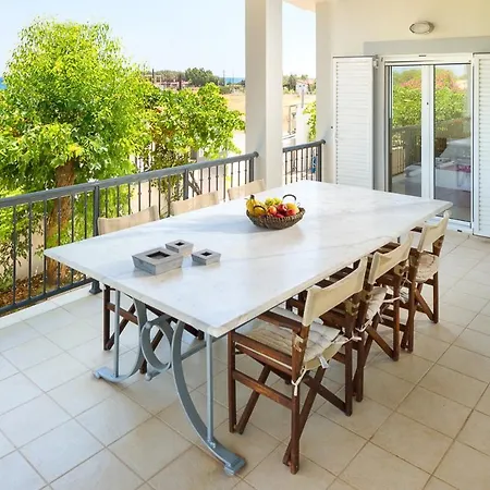 Villa Sleeps 8 With Pool And Air Con *
