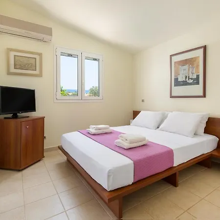 Sleeps 8 With Pool And Air Con Villa *