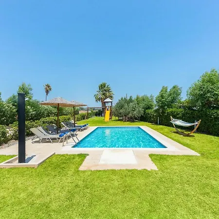 Villa Sleeps 8 With Pool And Air Con