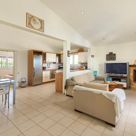 Sleeps 8 With Pool And Air Con Villa Gennadi