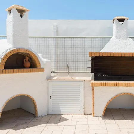 Villa Sleeps 8 With Pool And Air Con *